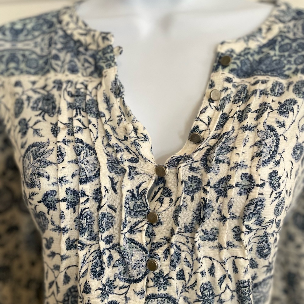 Cute top! Worn once, size medium.